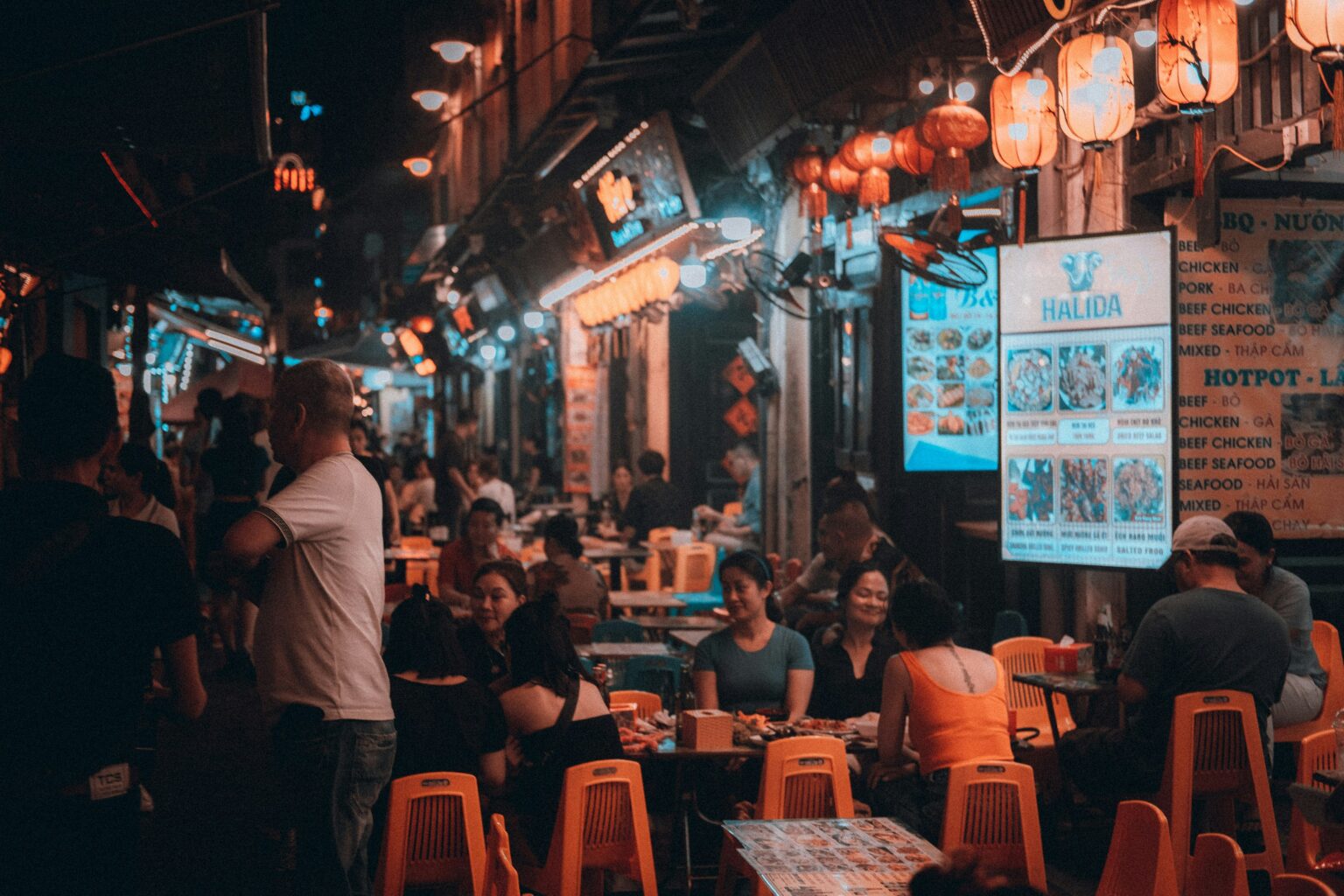 Discovering the Vibrant Hanoi Nightlife: A Night Owl’s Guide Hanoi Nightlife